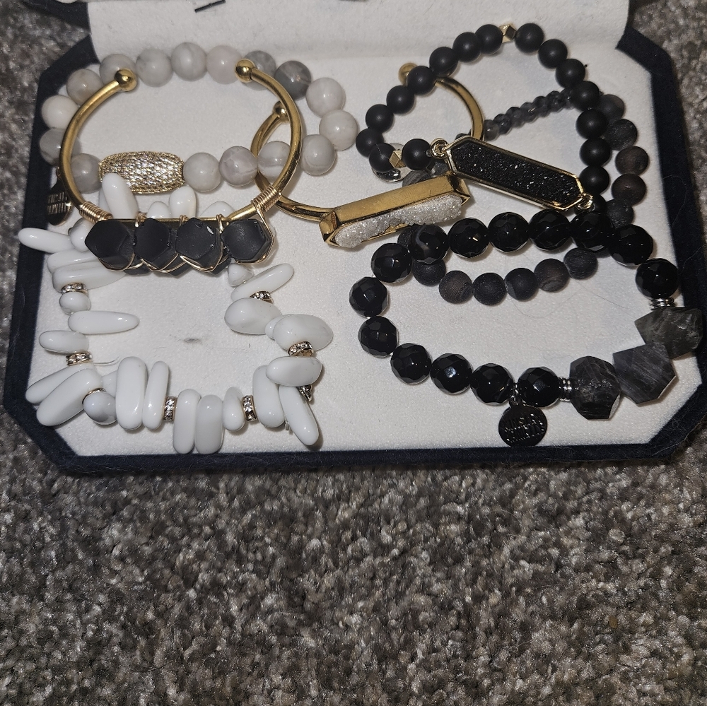 Kinsley Armelle Bracelets Set